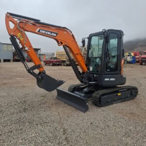 FOTO DE MINIEXCAVADORA DEVELON DX35Z_7 - 2026