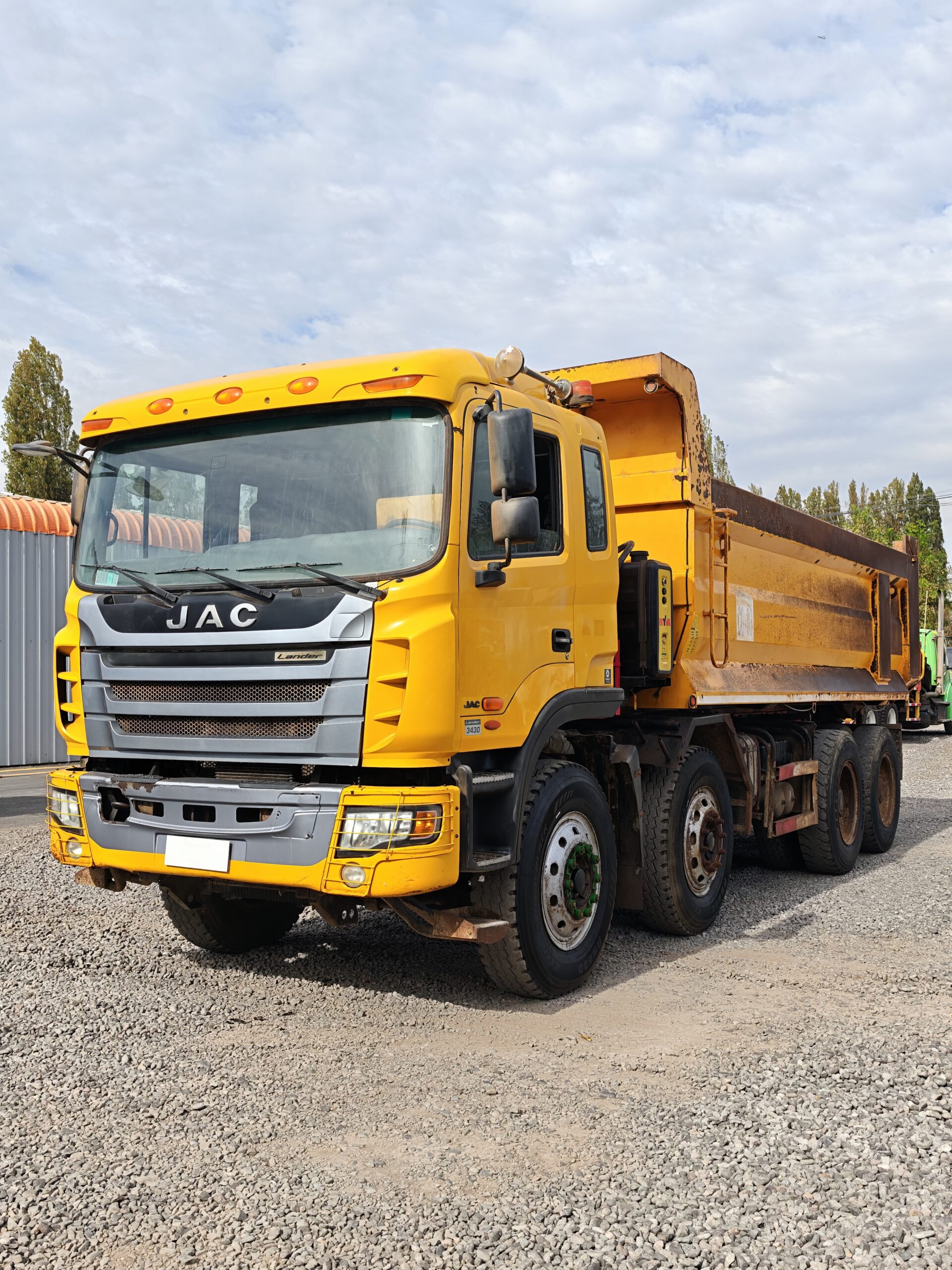 FOTO DE CAMIÓN TOLVA JAC LANDER HFC 3430 – 2020