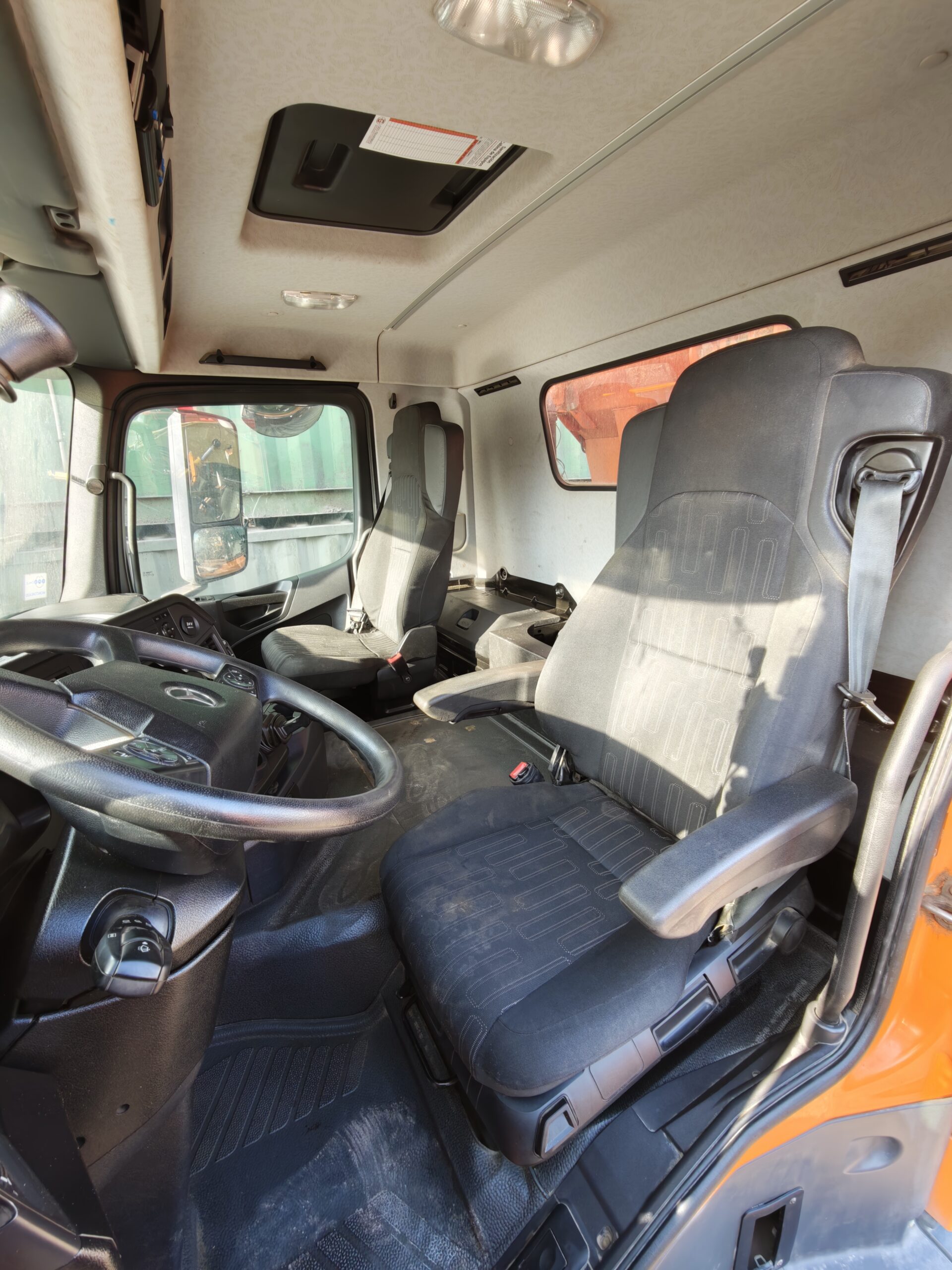 CAMIÓN TOLVA MERCEDES BENZ AROCS 4848K - 2021 - Imagen 4