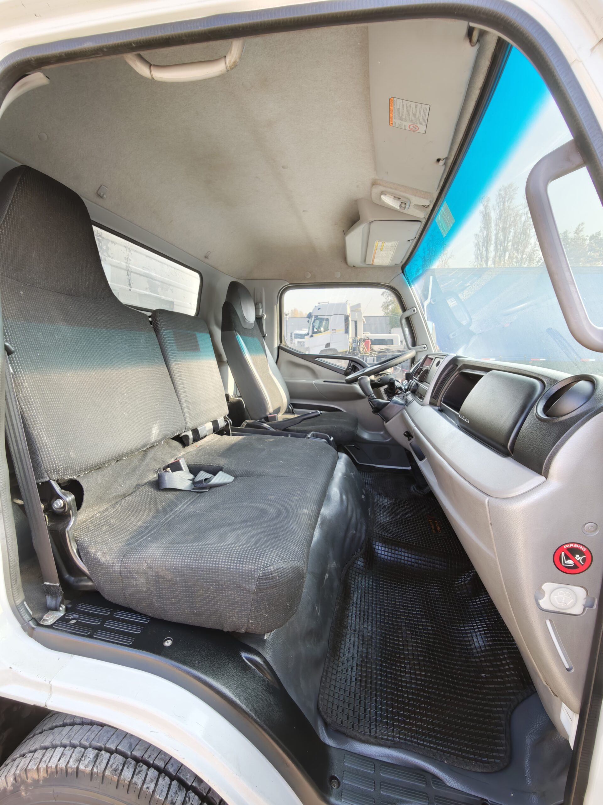 CAMIÓN MITSUBISHI FUSO CANTER 815 - 2020 - Imagen 15