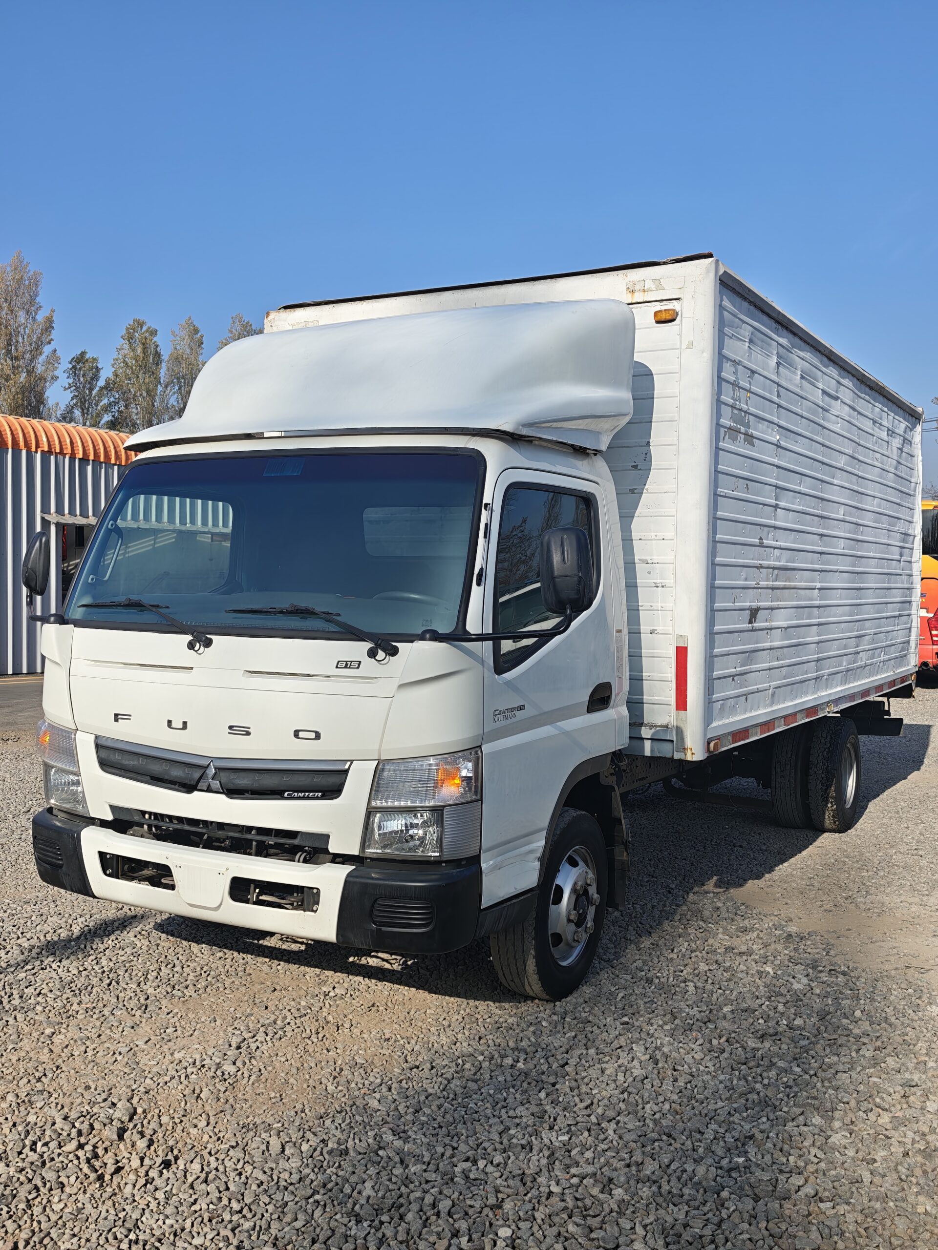 FOTO DE CAMIÓN MITSUBISHI FUSO CANTER 815 - 2020