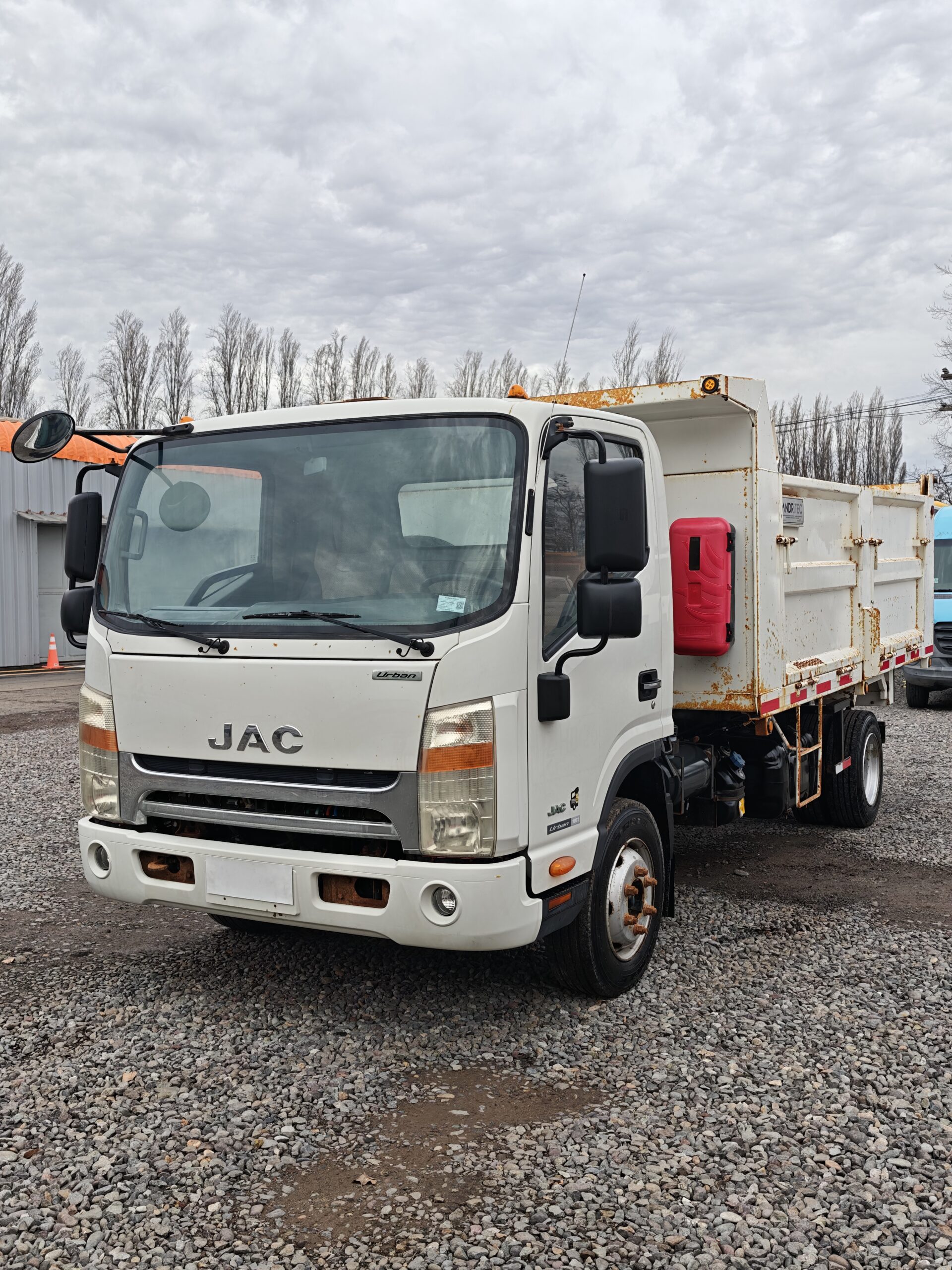 FOTO DE CAMIÓN TOLVA JAC URBAN HFC1061 - 2021