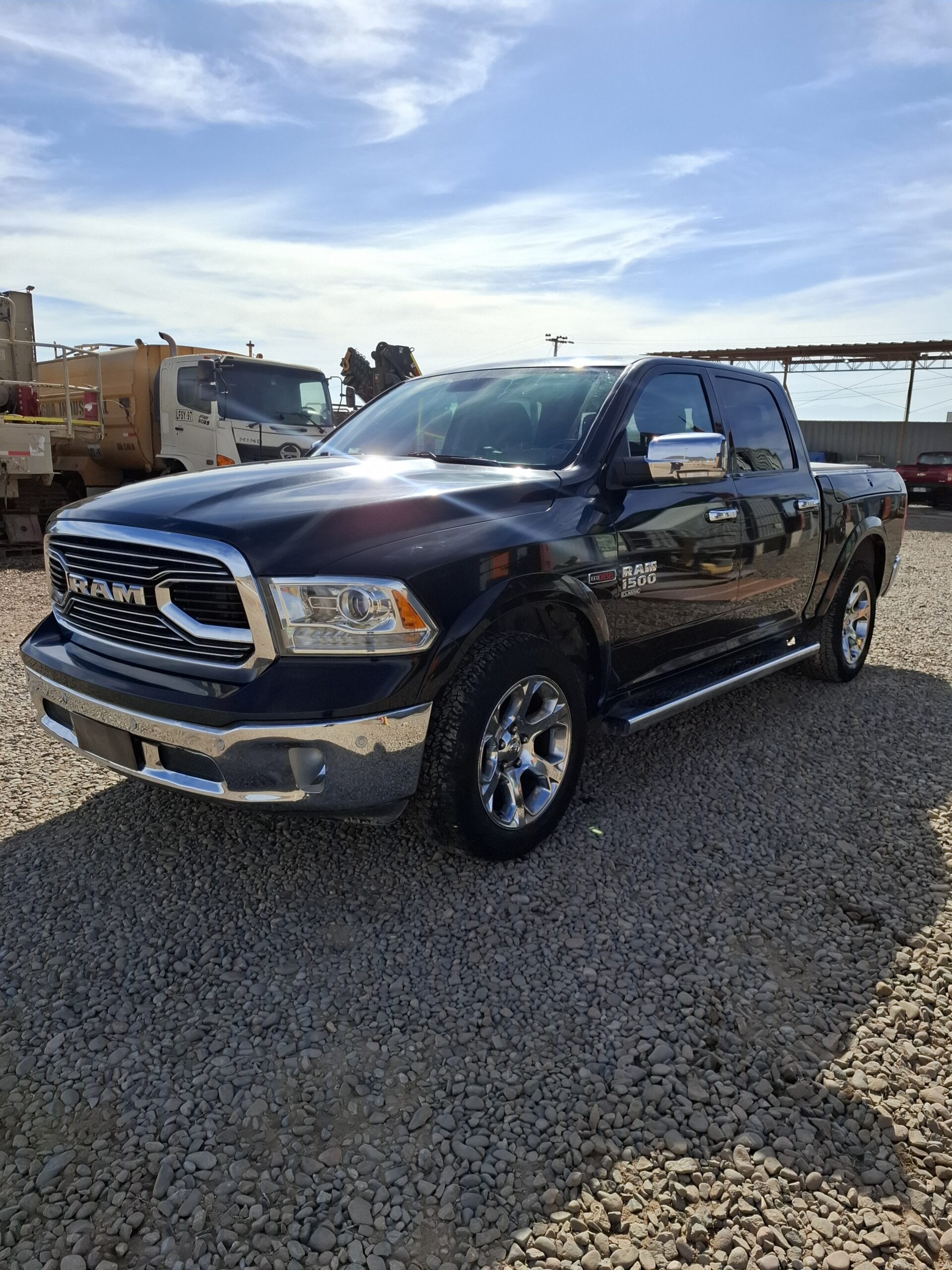 FOTO DE CAMIONETA RAM 1500 LARAMIE - 2020