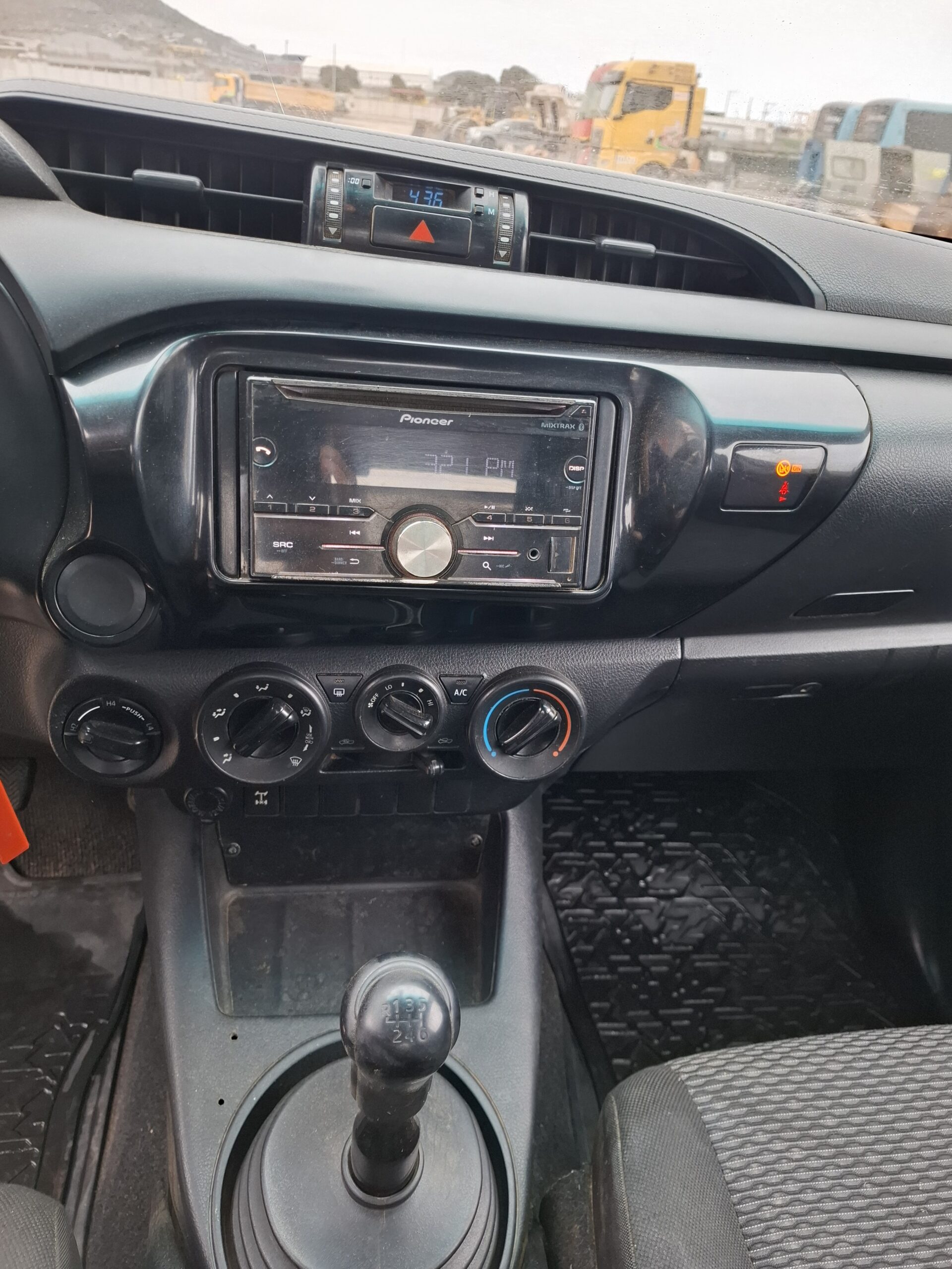 CAMIONETA TOYOTA HILUX DX - 2018 - Imagen 10