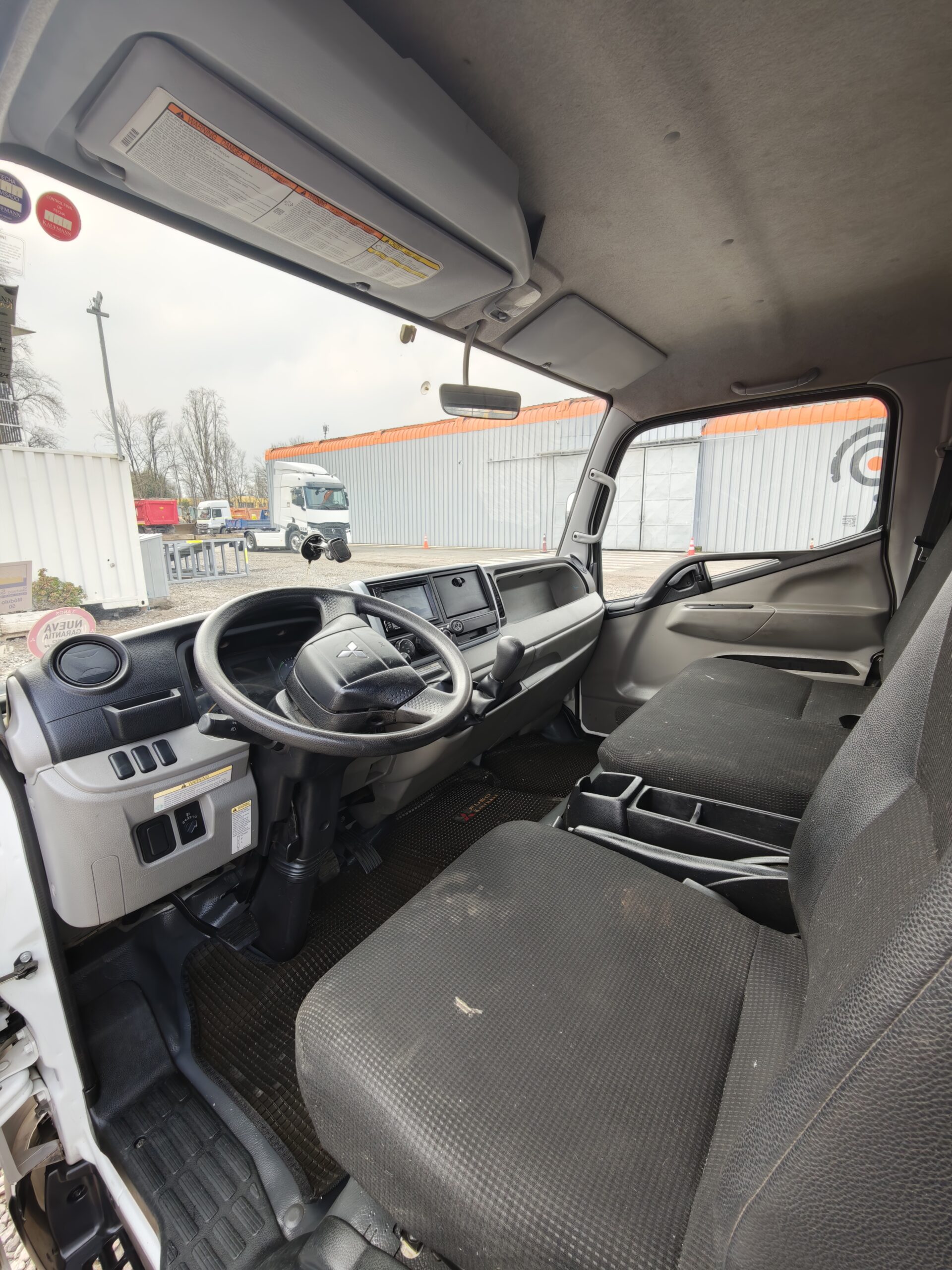 CAMIÓN MITSUBISHI FUSO CANTER 815 - 2022 - Imagen 11