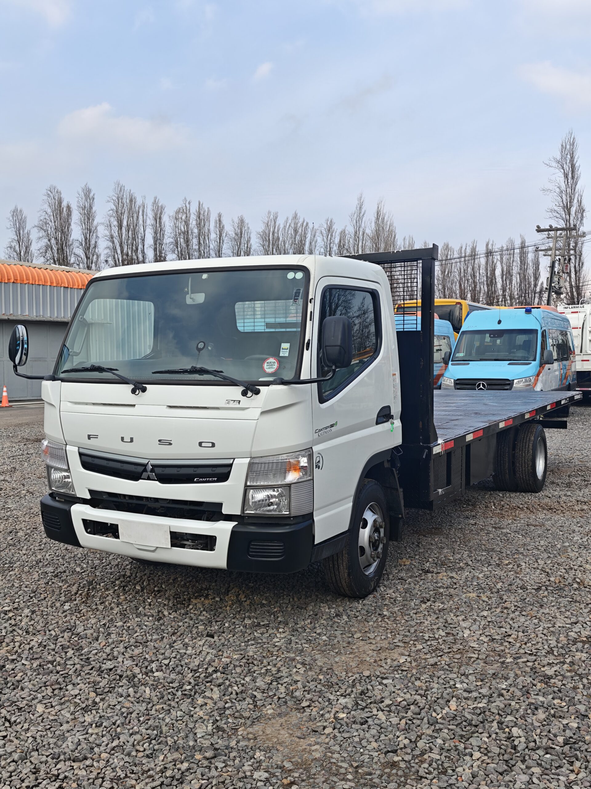 FOTO DE CAMIÓN MITSUBISHI FUSO CANTER 815 - 2022