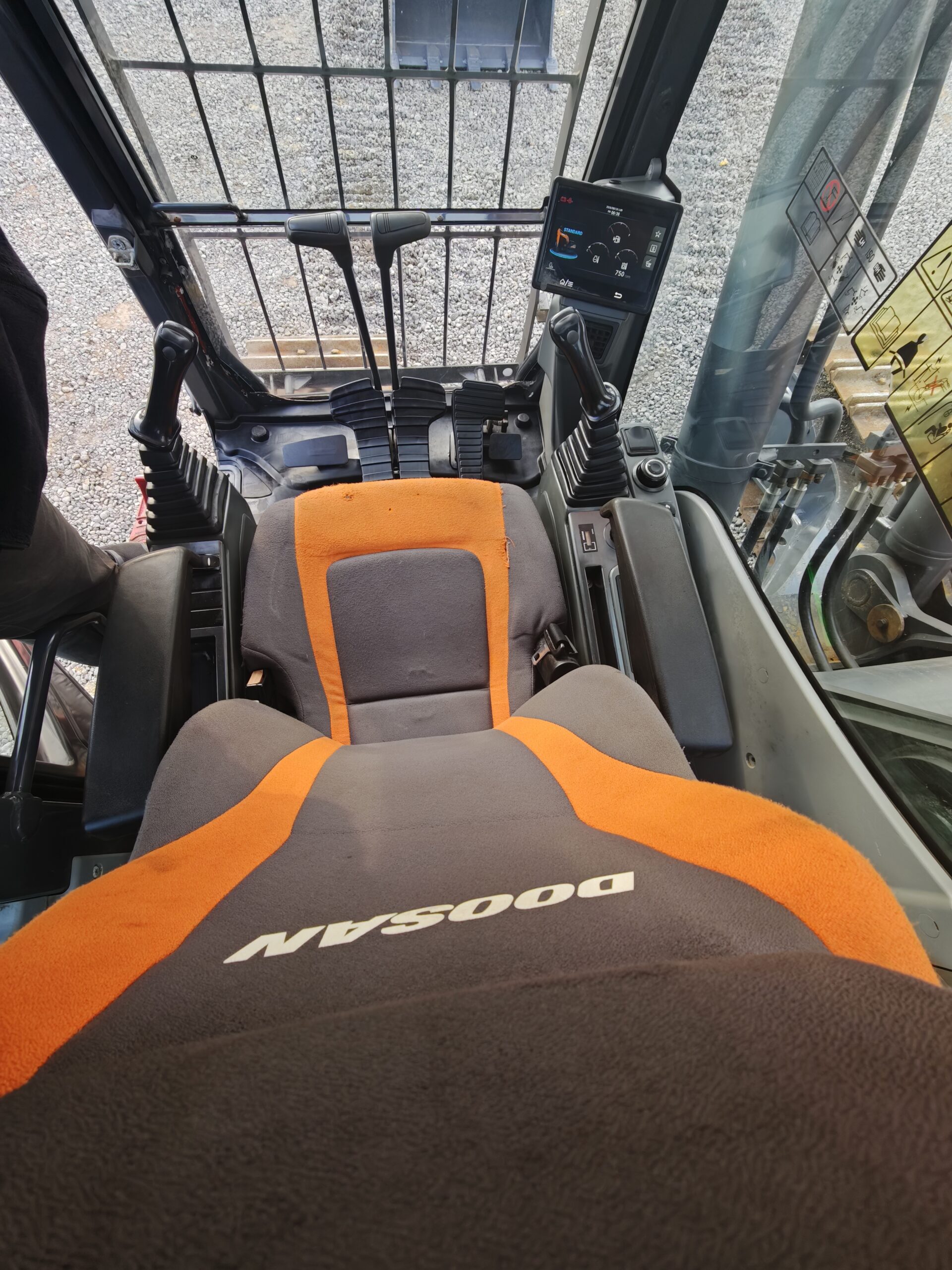 EXCAVADORA DOOSAN DX300LC - 2026 - Imagen 12