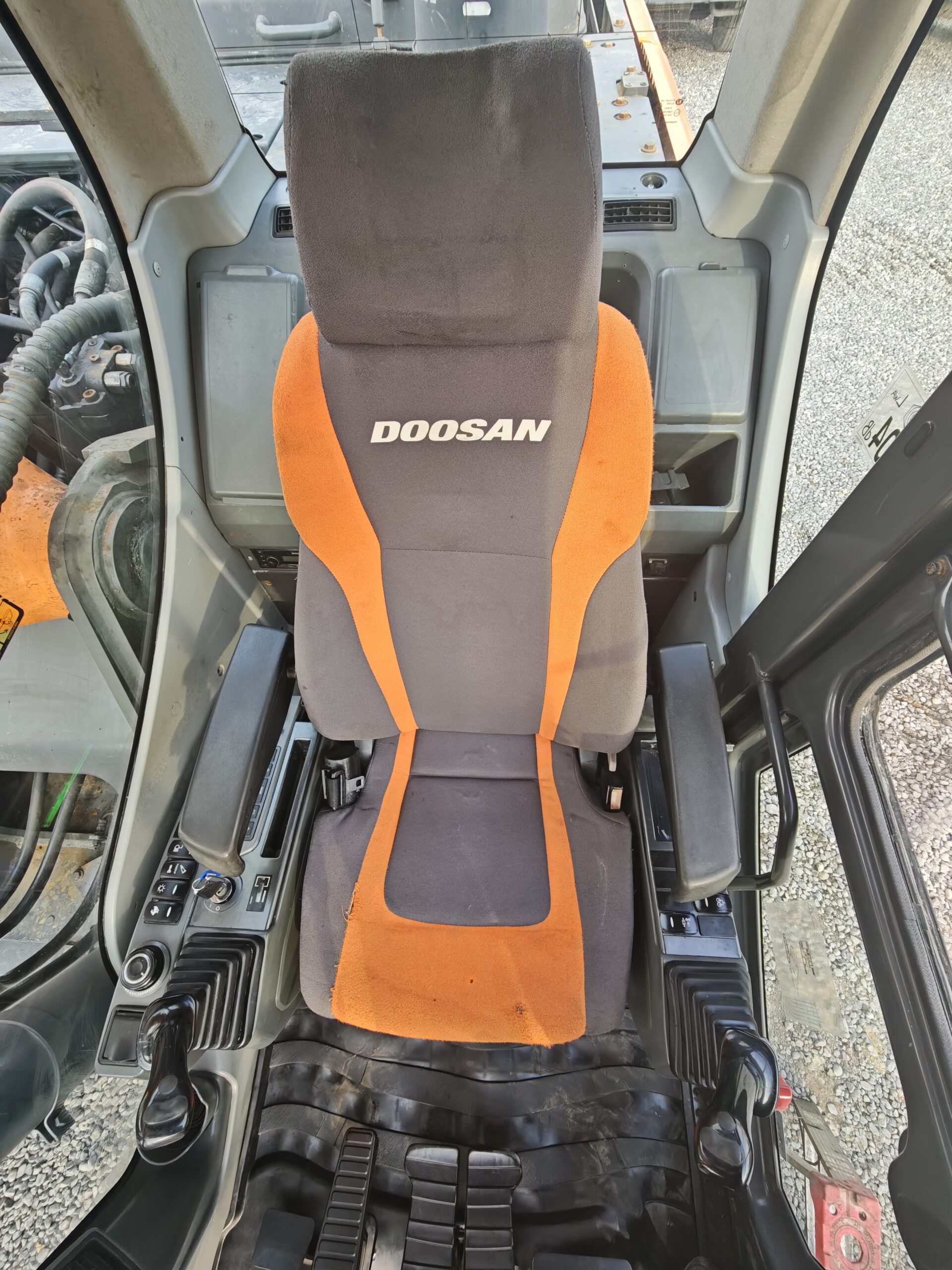 EXCAVADORA DOOSAN DX300LC - 2026 - Imagen 11