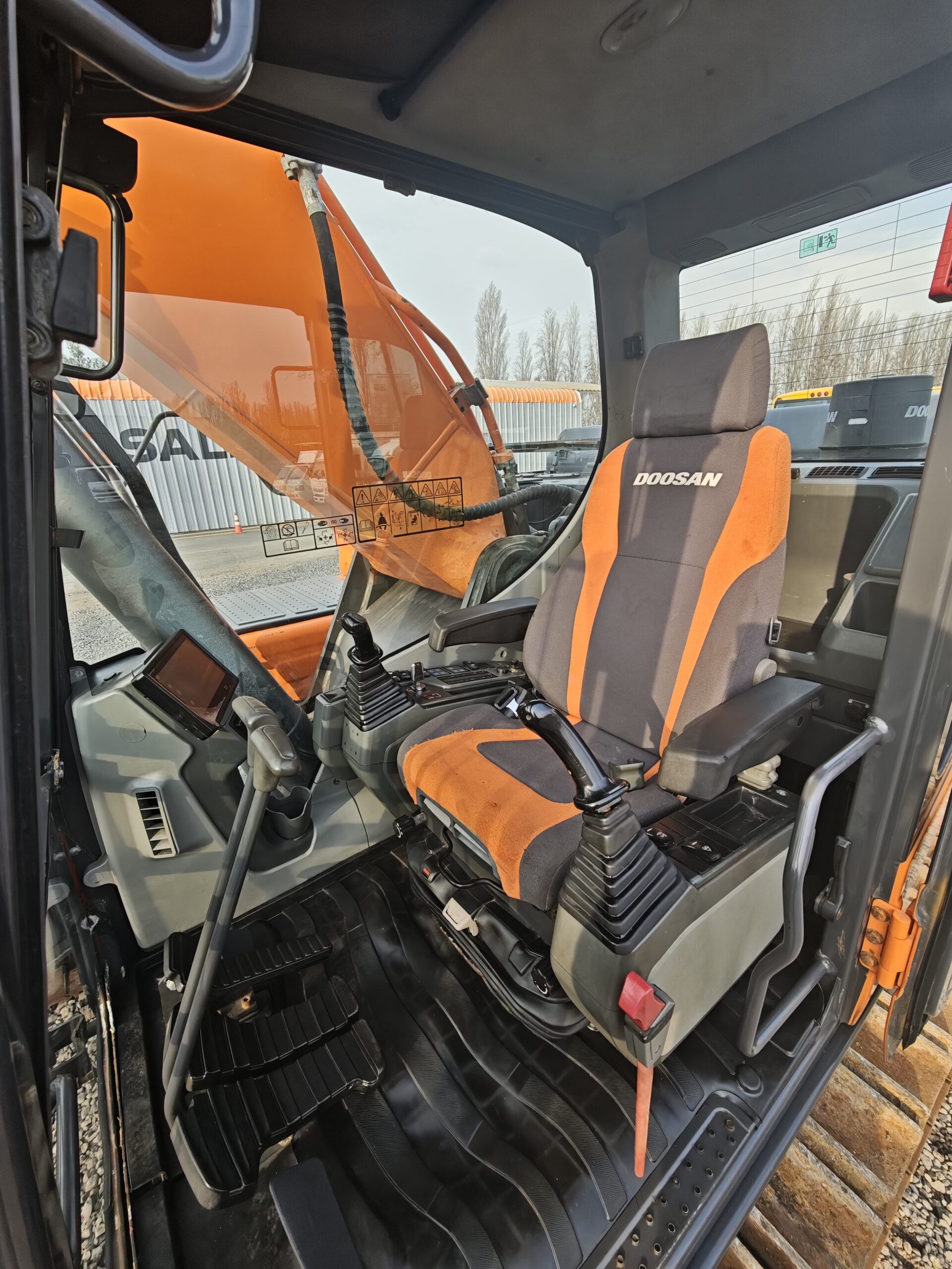 EXCAVADORA DOOSAN DX300LC - 2026 - Imagen 10