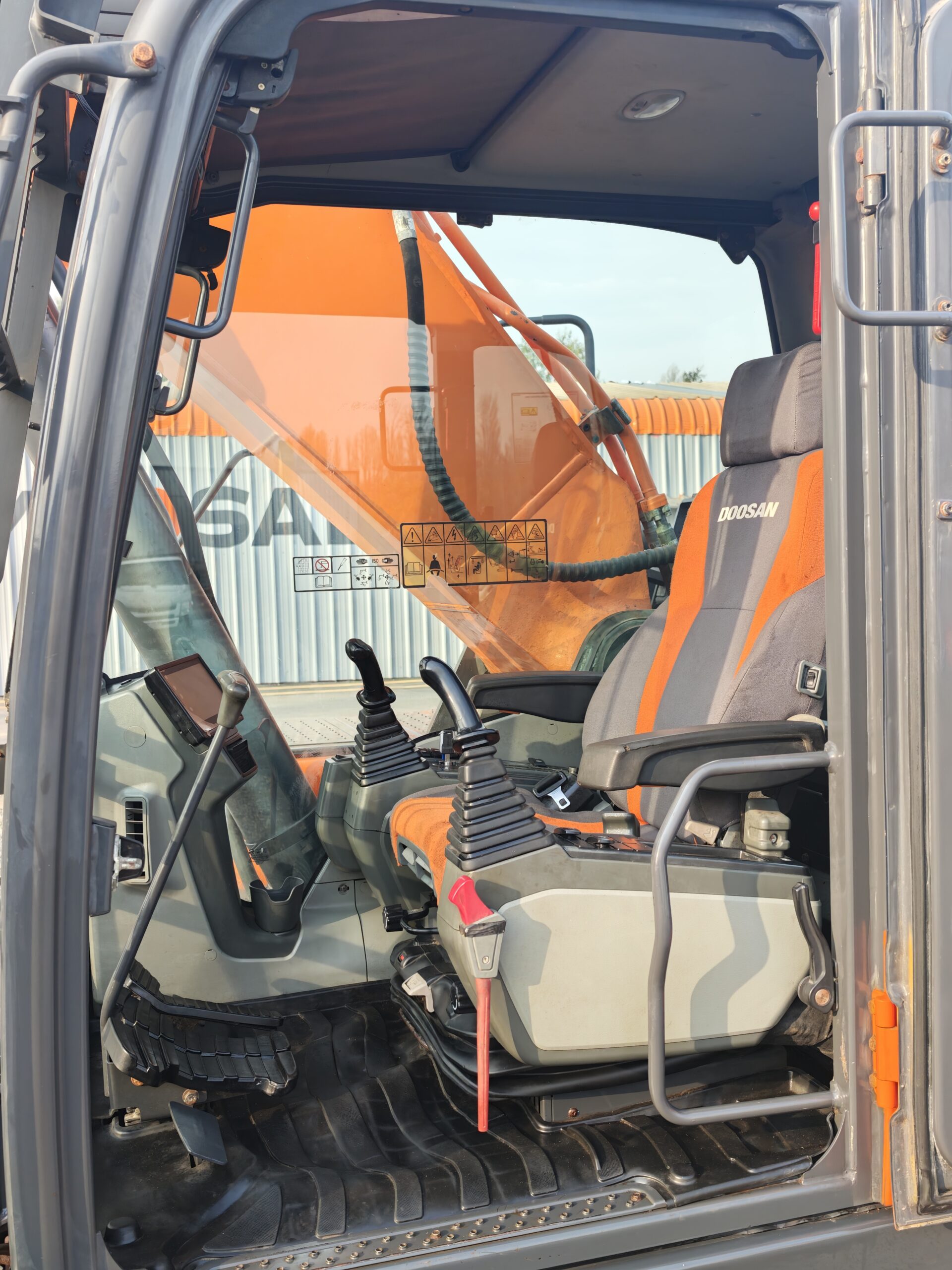 EXCAVADORA DOOSAN DX300LC - 2026 - Imagen 9