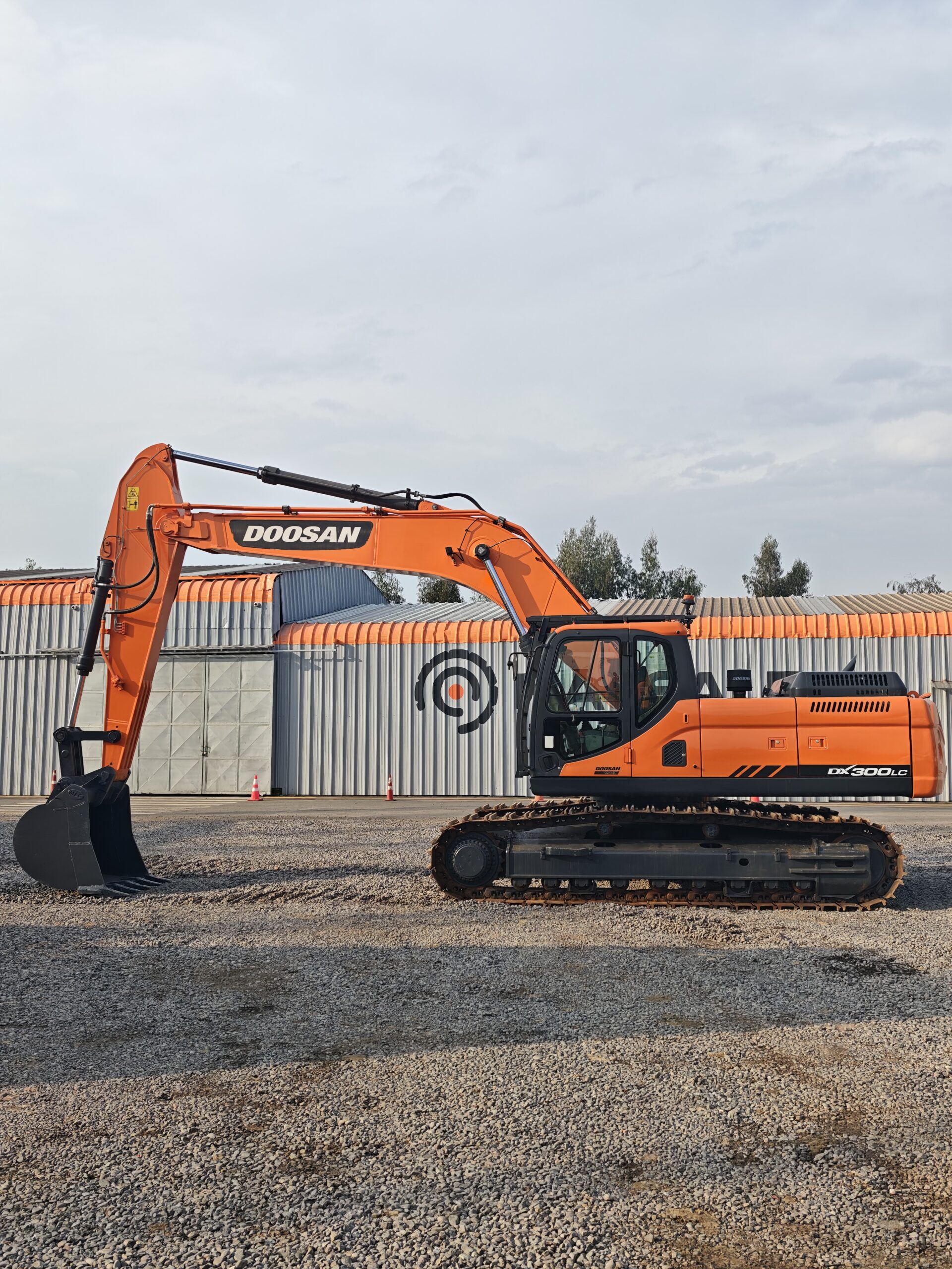 EXCAVADORA DOOSAN DX300LC - 2026 - Imagen 2