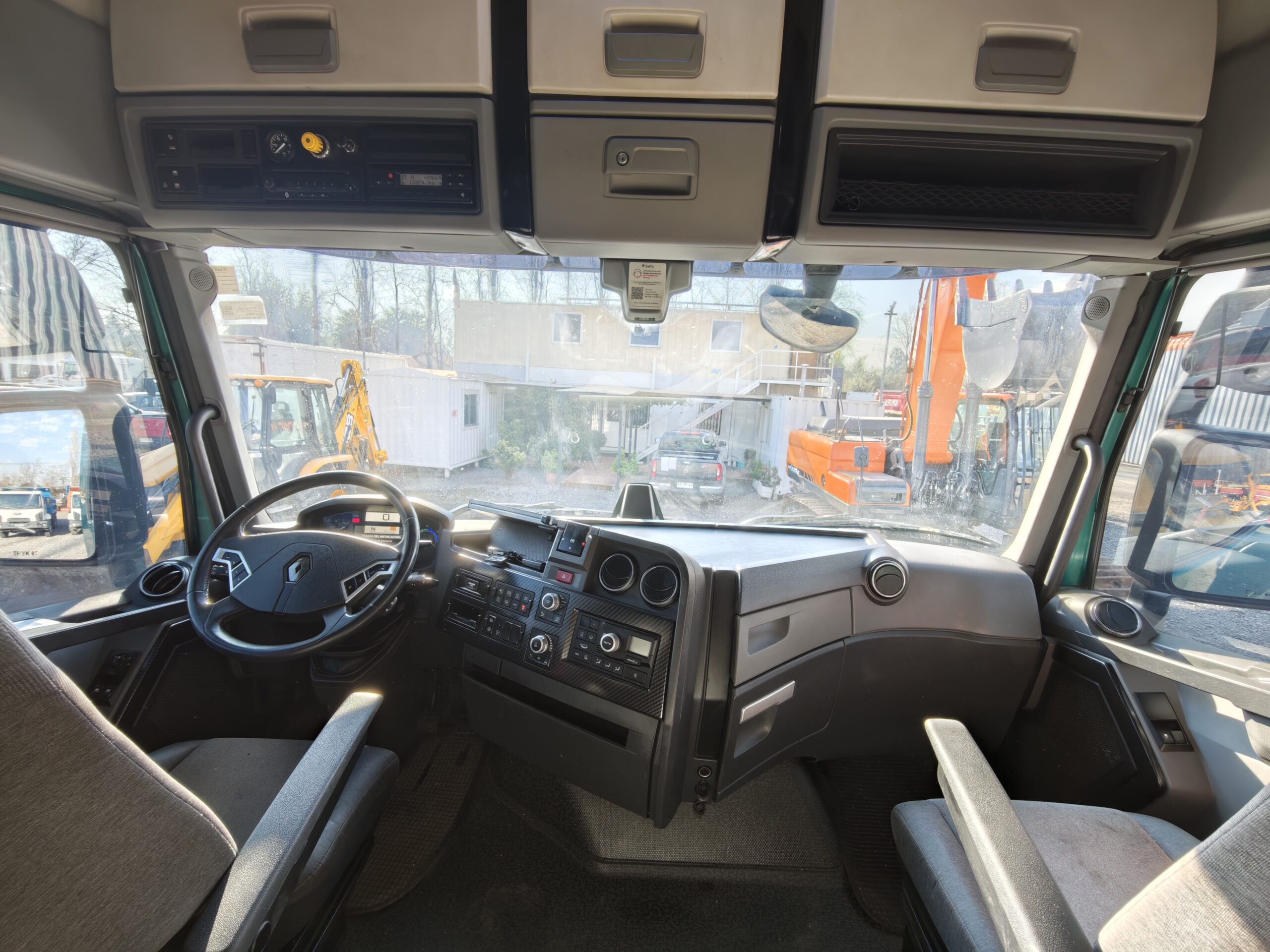 TRACTOCAMIÓN RENAULT T520 - 2024 - Imagen 13