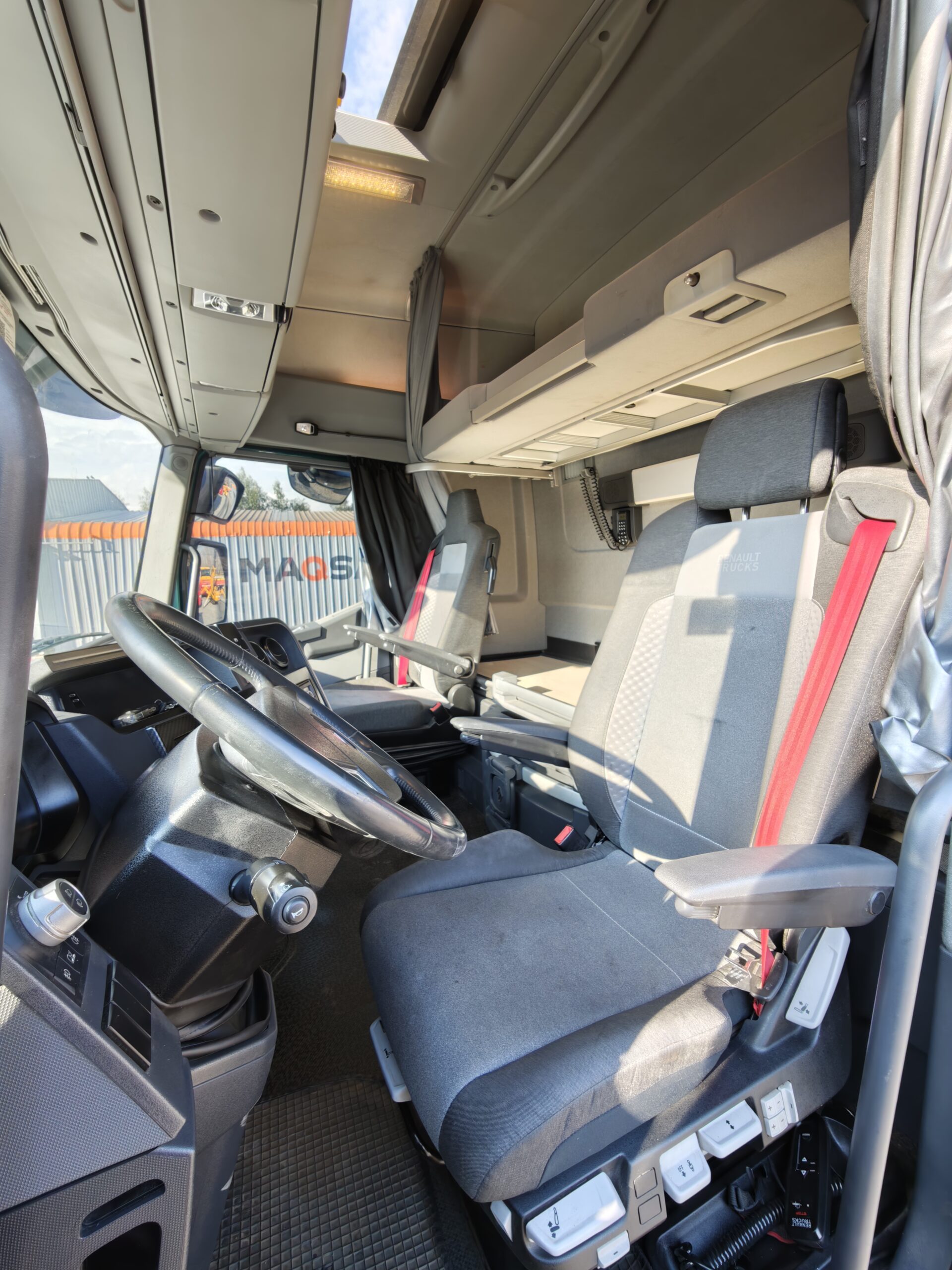 TRACTOCAMIÓN RENAULT T520 - 2024 - Imagen 10