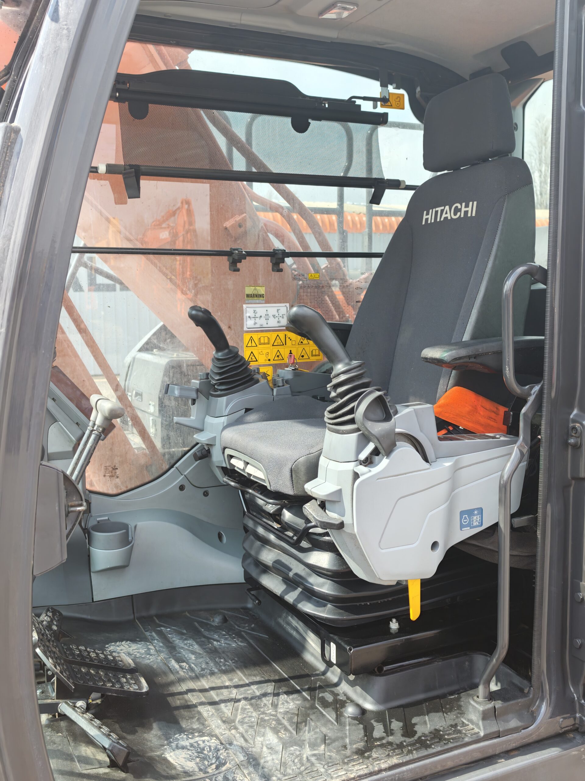 EXCAVADORA HITACHI ZX210LC-7H - 2026 - Imagen 9