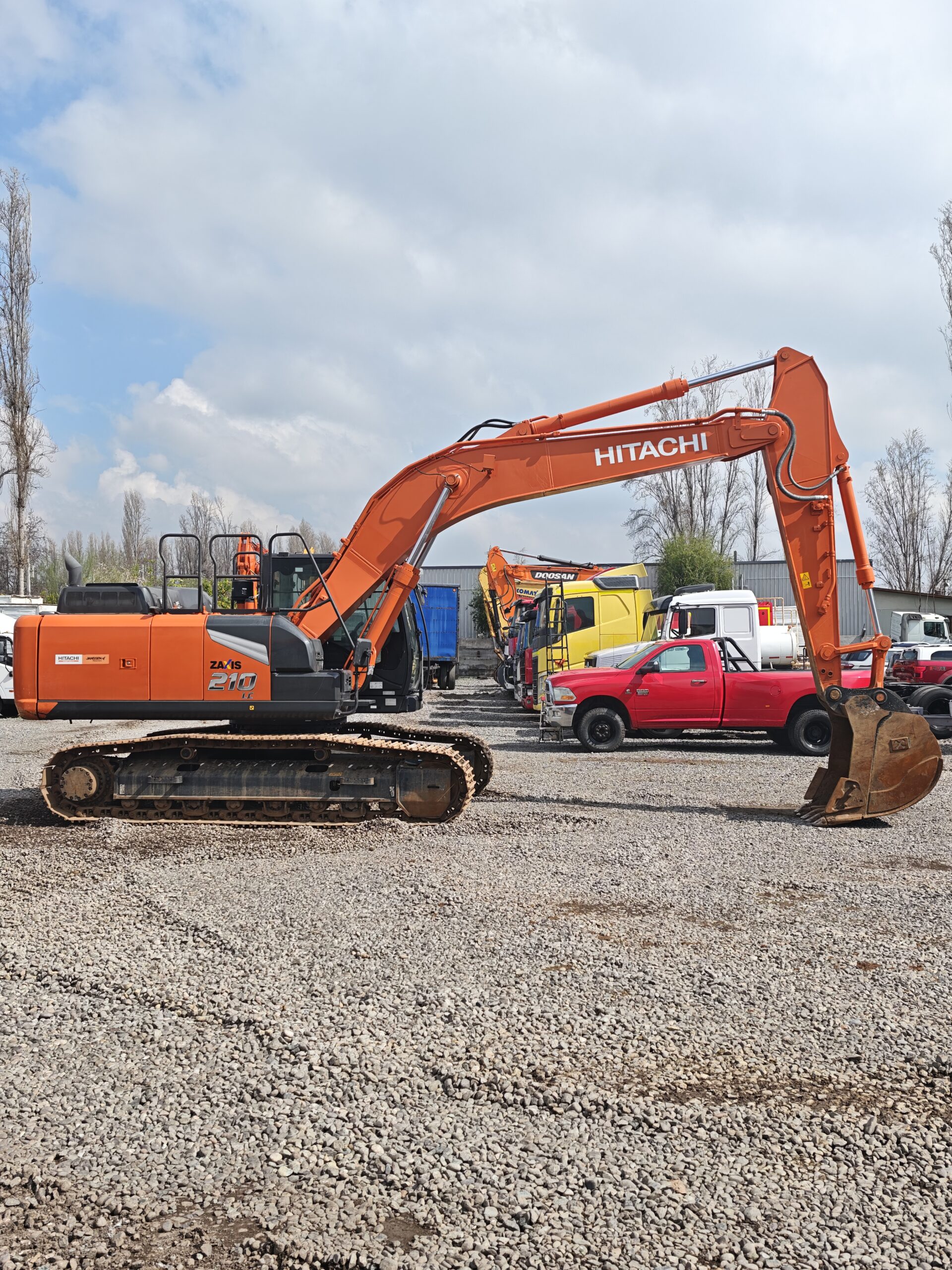 EXCAVADORA HITACHI ZX210LC-7H - 2026 - Imagen 6