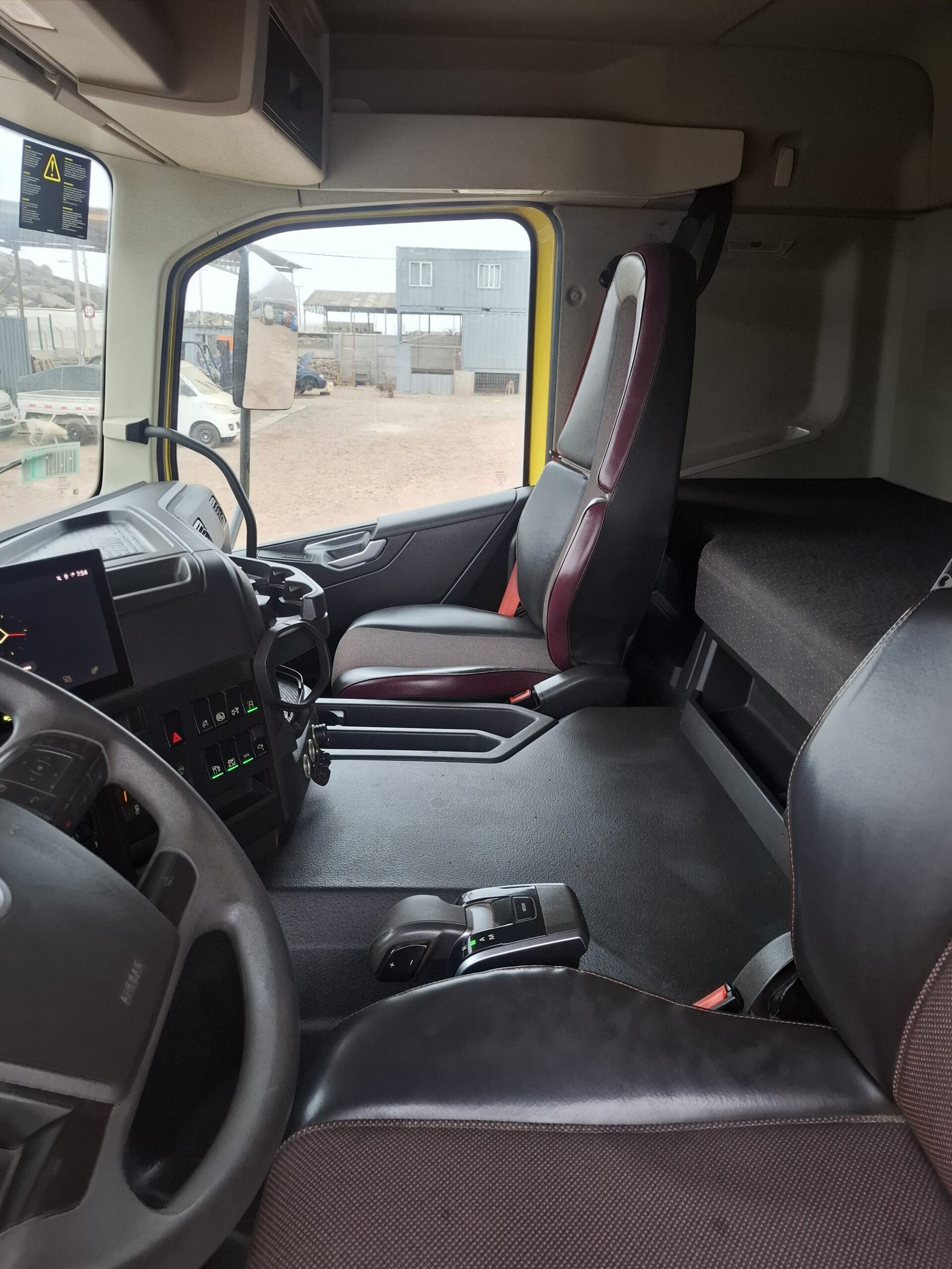 TRACTOCAMIÓN VOLVO FMX500 - 2023 - Imagen 15
