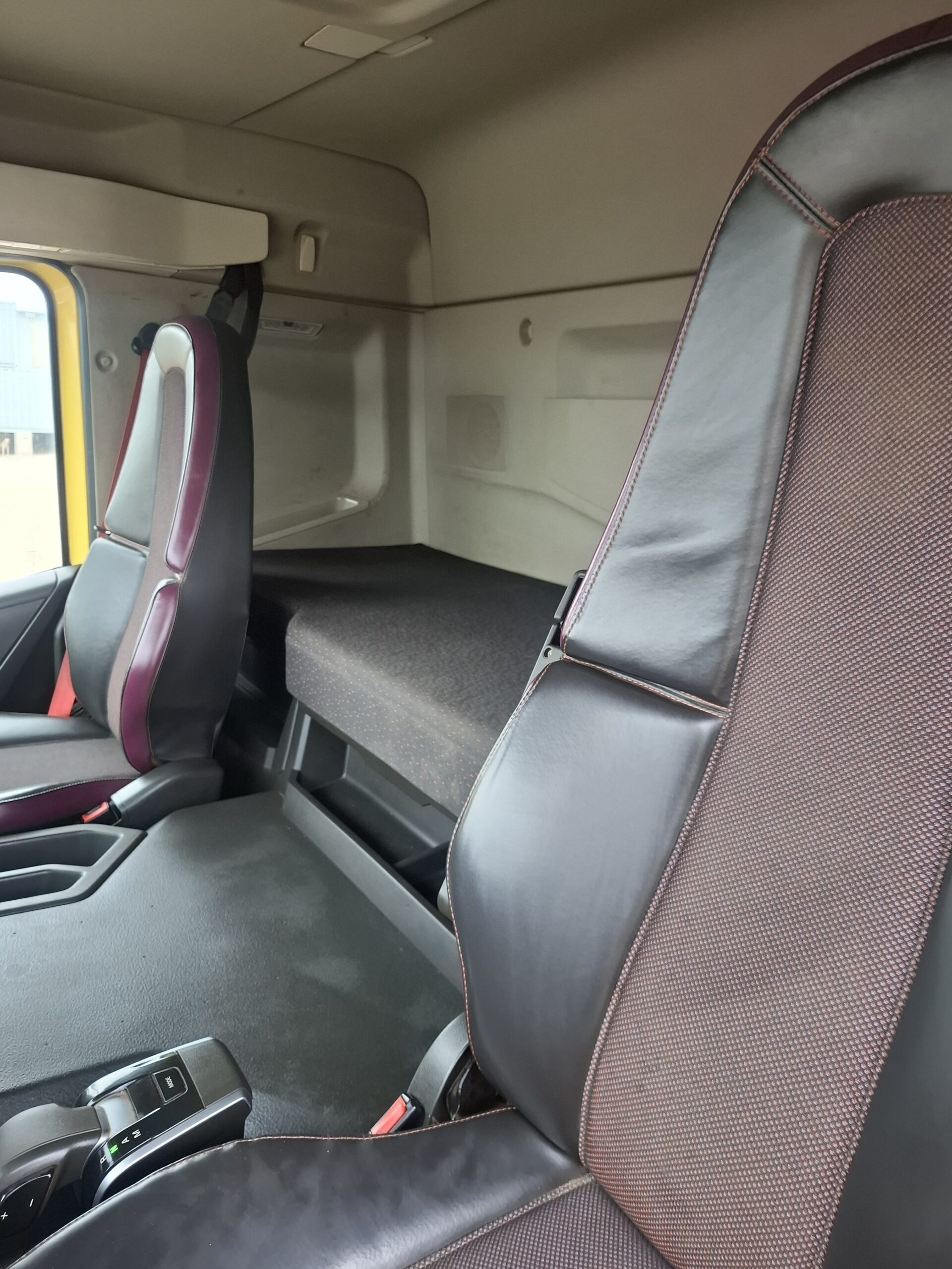 TRACTOCAMIÓN VOLVO FMX500 - 2023 - Imagen 10