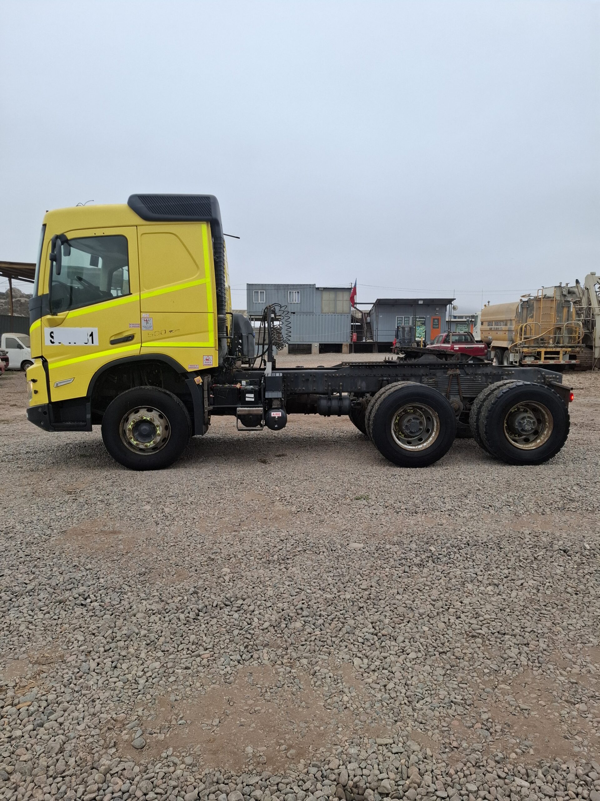 TRACTOCAMIÓN VOLVO FMX500 - 2023 - Imagen 2