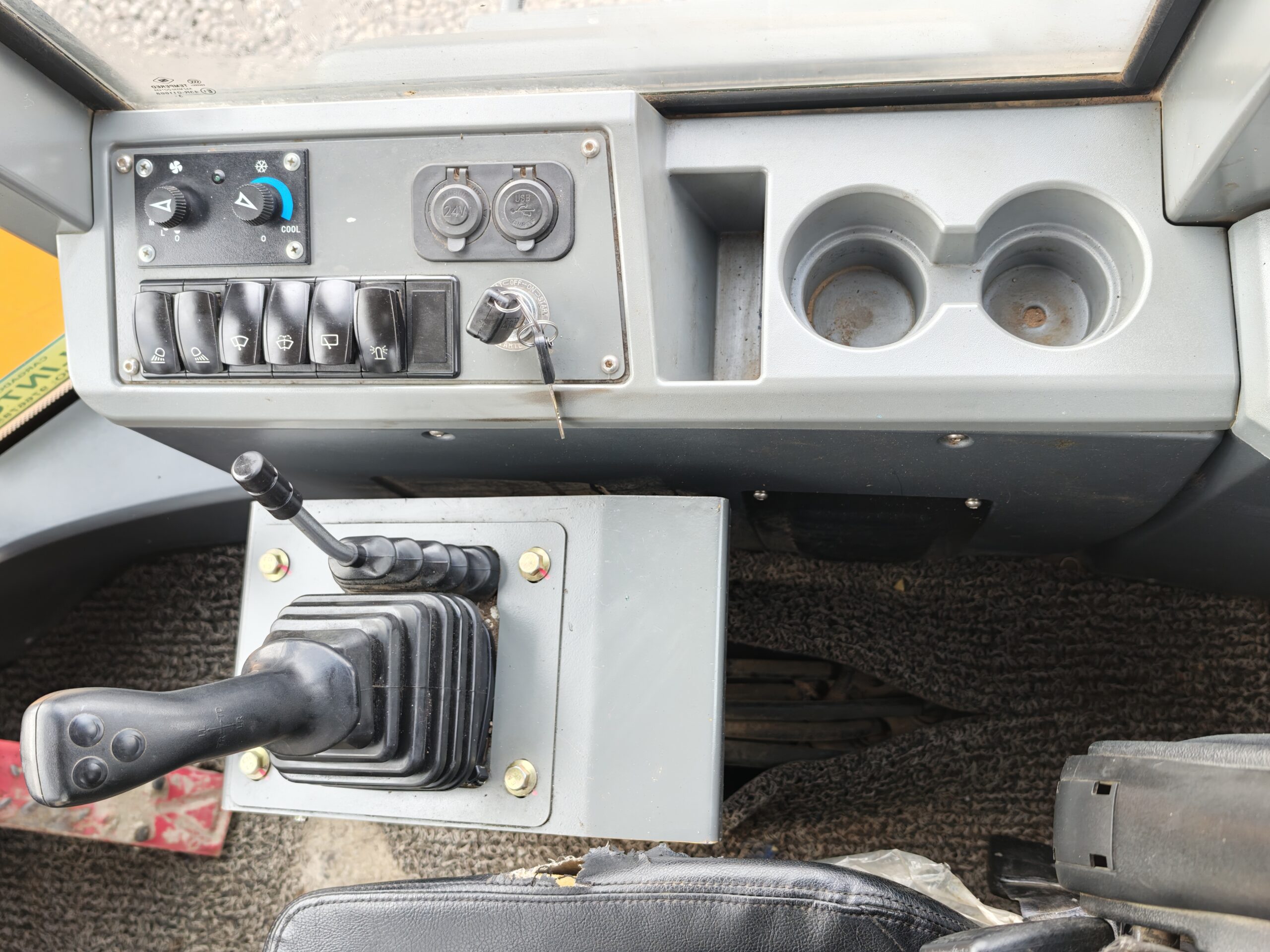 CARGADOR FRONTAL CLINTON 557G - 2025 - Imagen 14