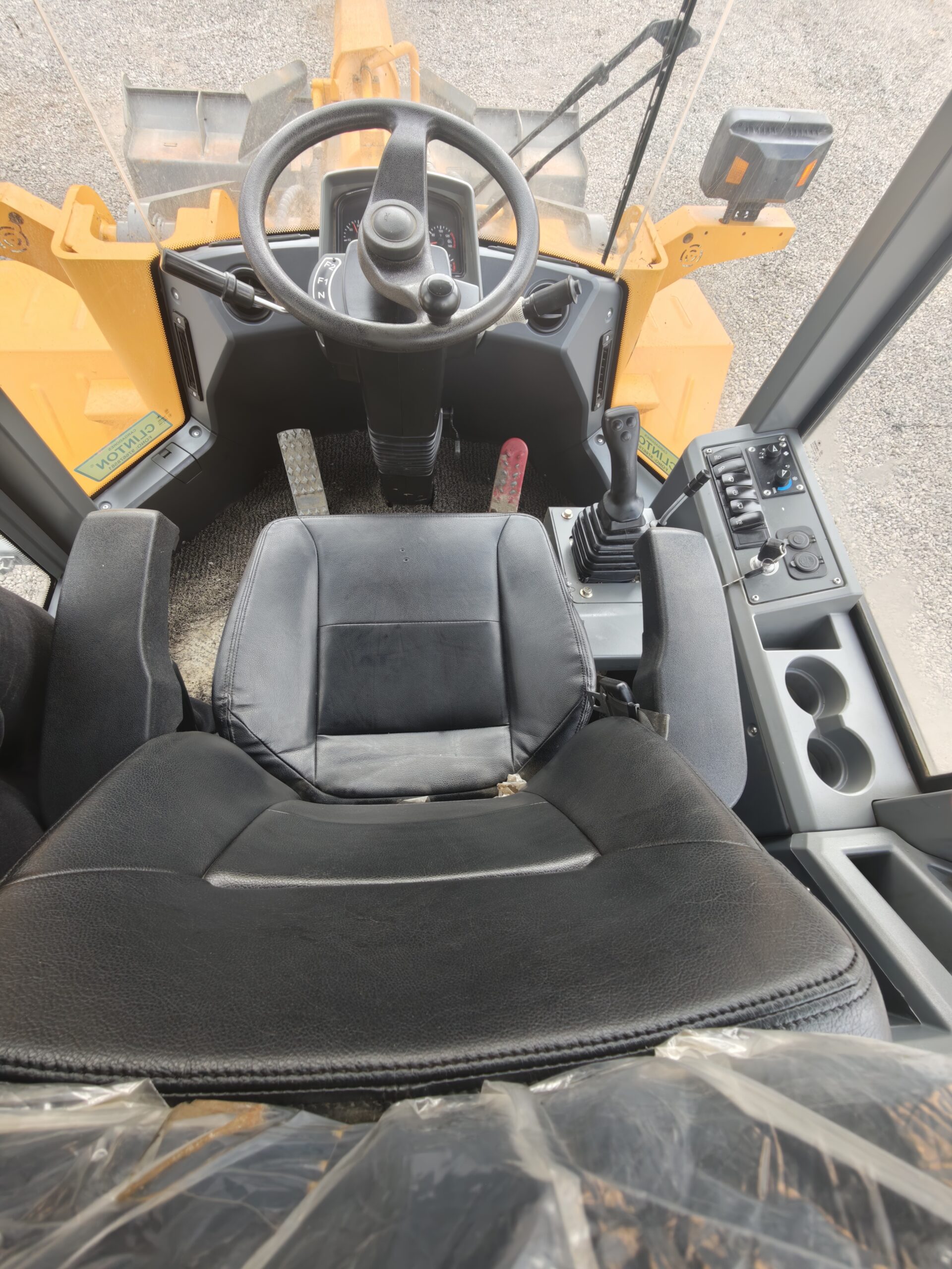 CARGADOR FRONTAL CLINTON 557G - 2025 - Imagen 13
