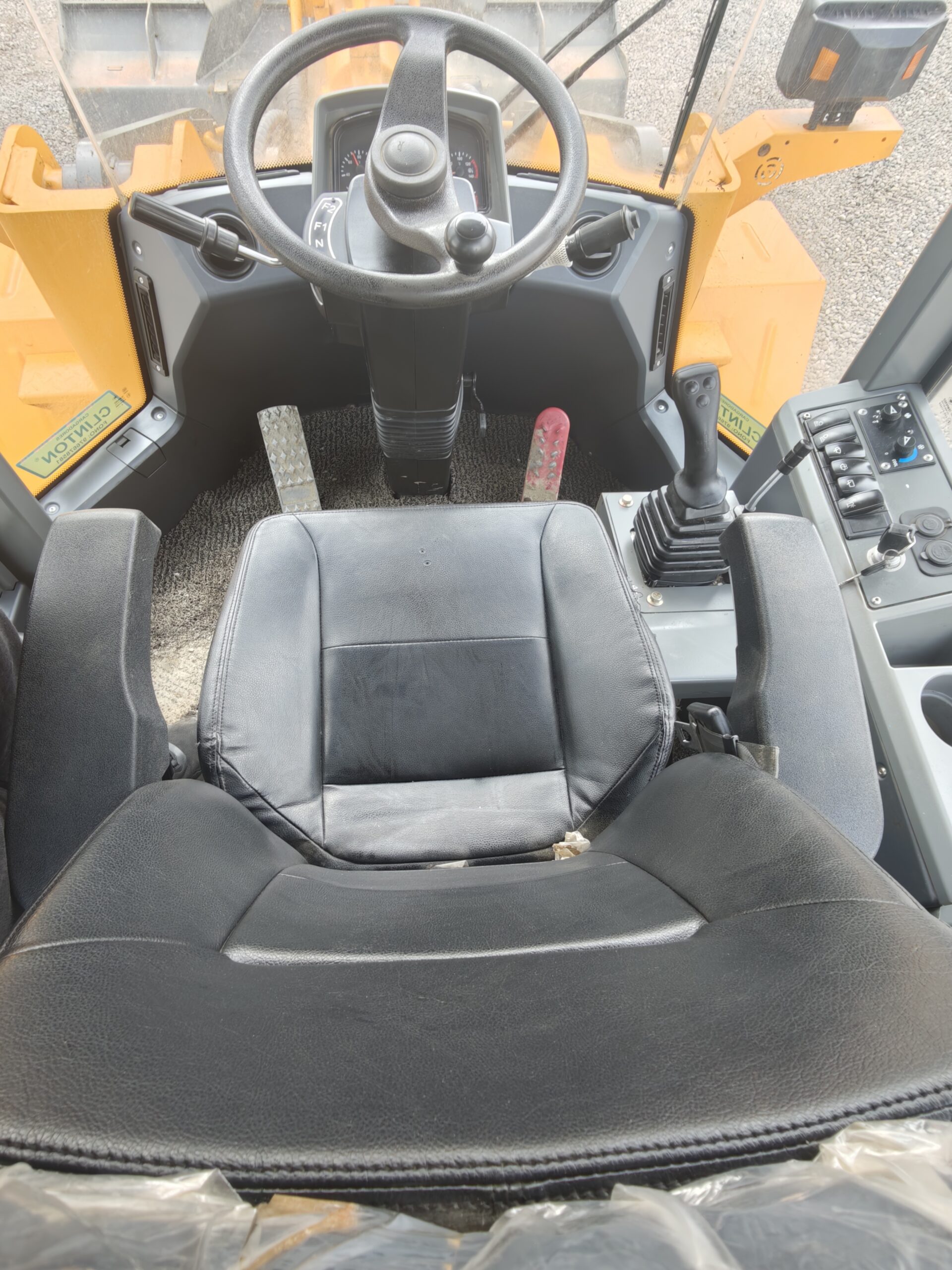 CARGADOR FRONTAL CLINTON 557G - 2025 - Imagen 11