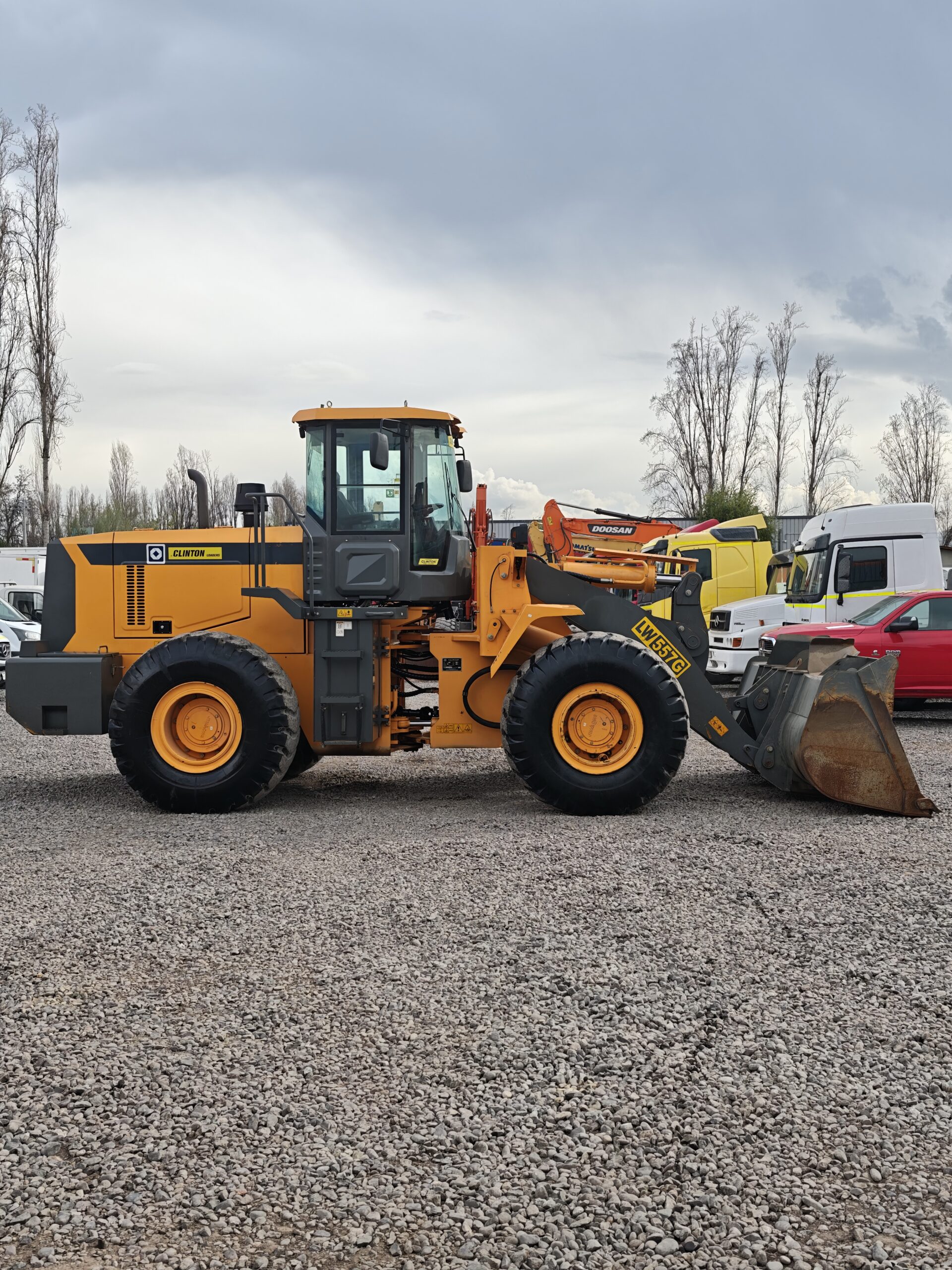 CARGADOR FRONTAL CLINTON 557G - 2025 - Imagen 6