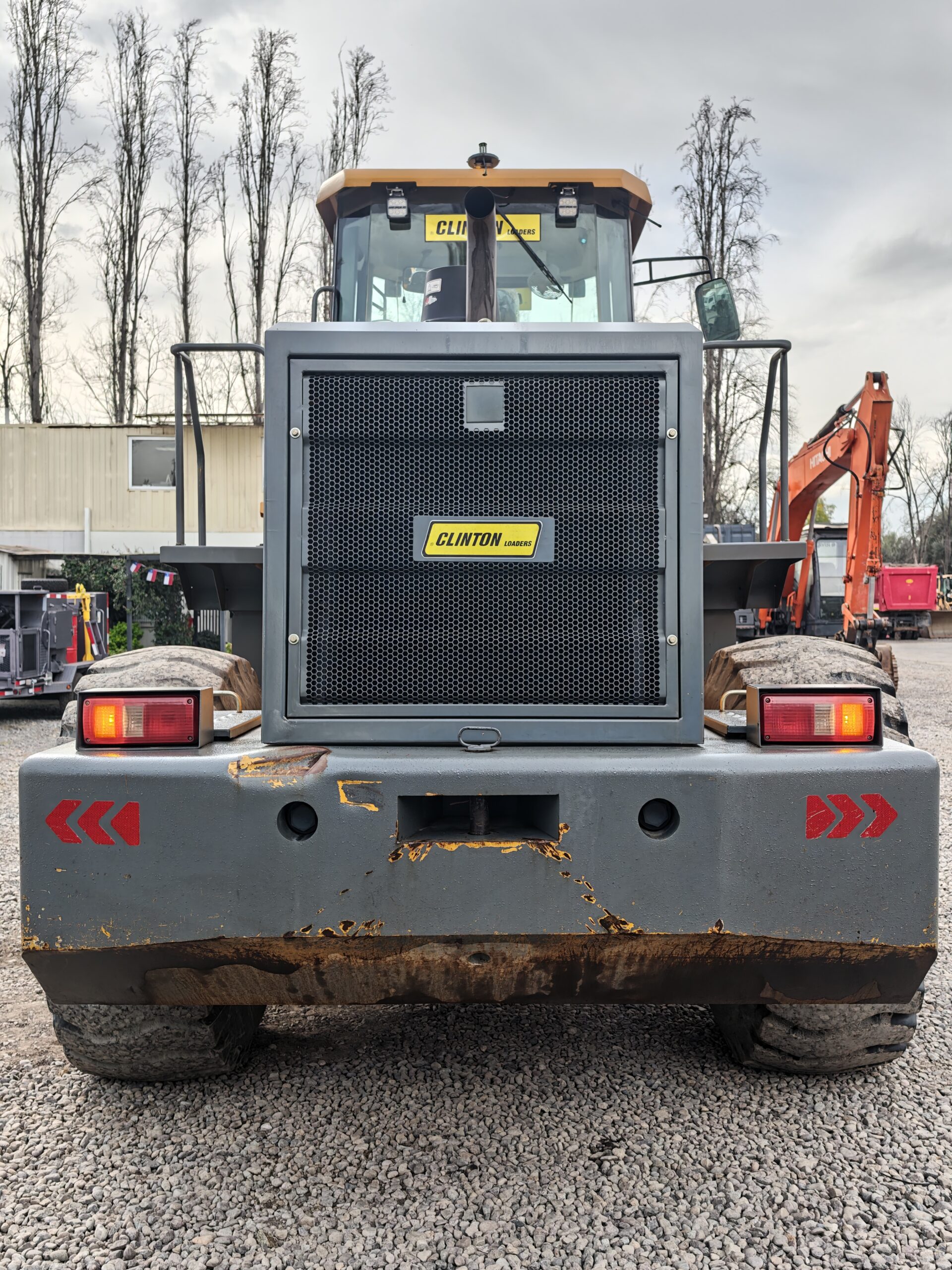 CARGADOR FRONTAL CLINTON 557G - 2025 - Imagen 4