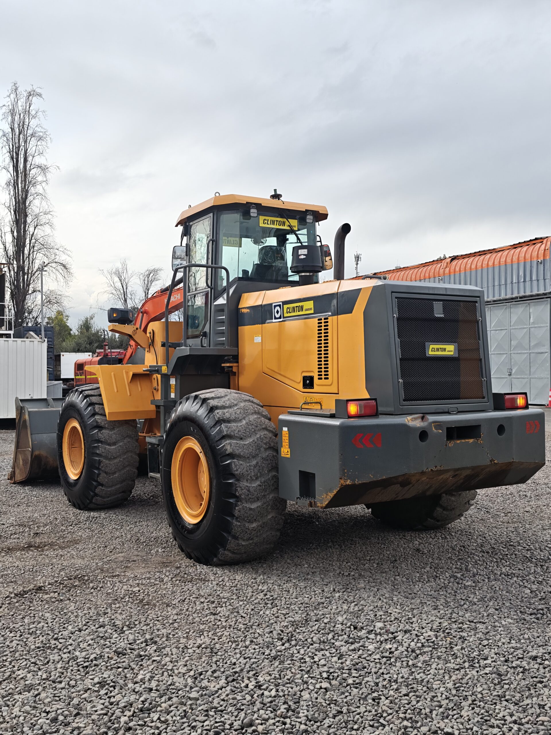 CARGADOR FRONTAL CLINTON 557G - 2025 - Imagen 3