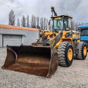 FOTO DE CARGADOR FRONTAL CLINTON 557G - 2025