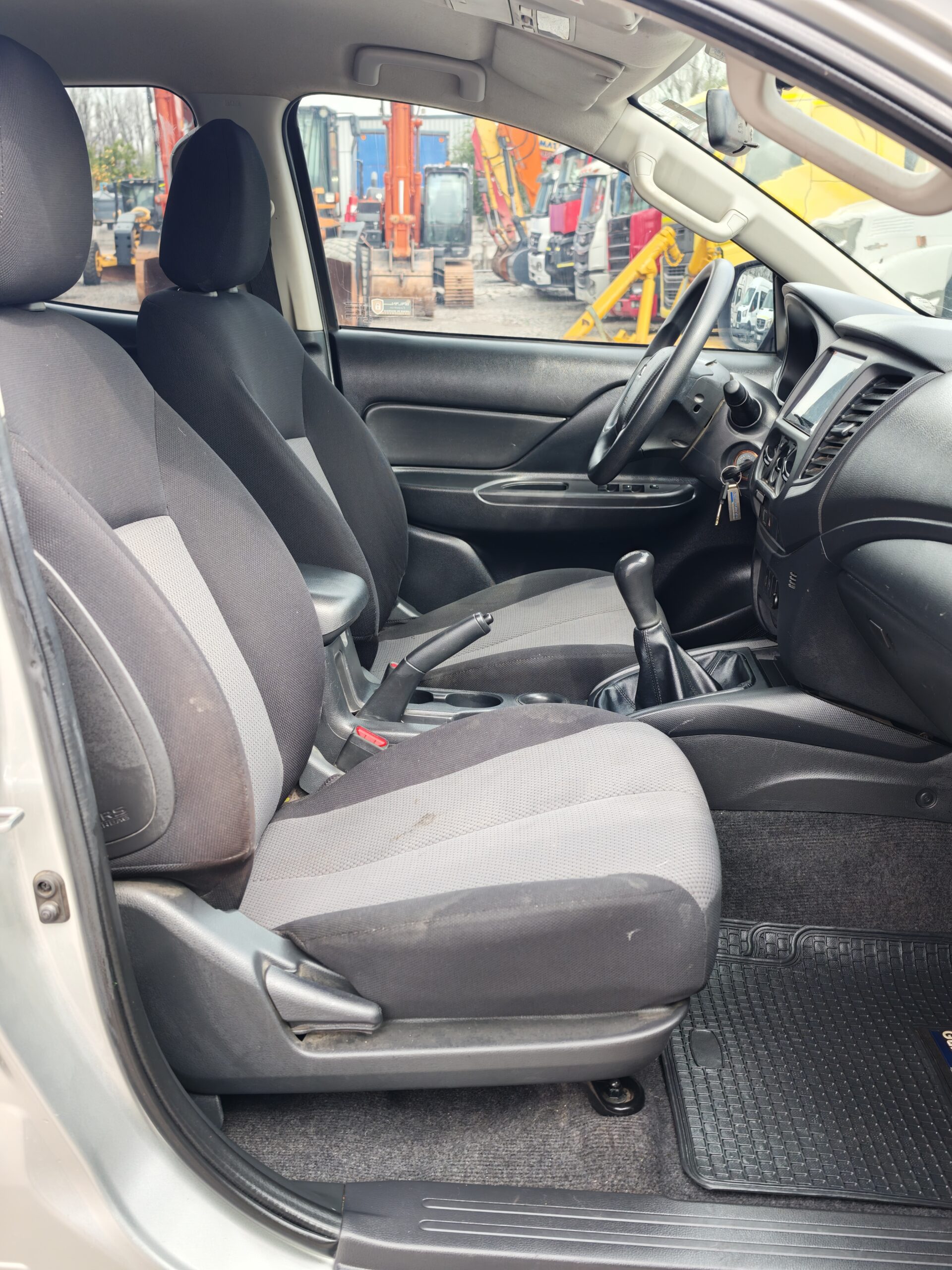 CAMIONETA MITSUBISHI L200 WORK CR - 2024 - Imagen 10