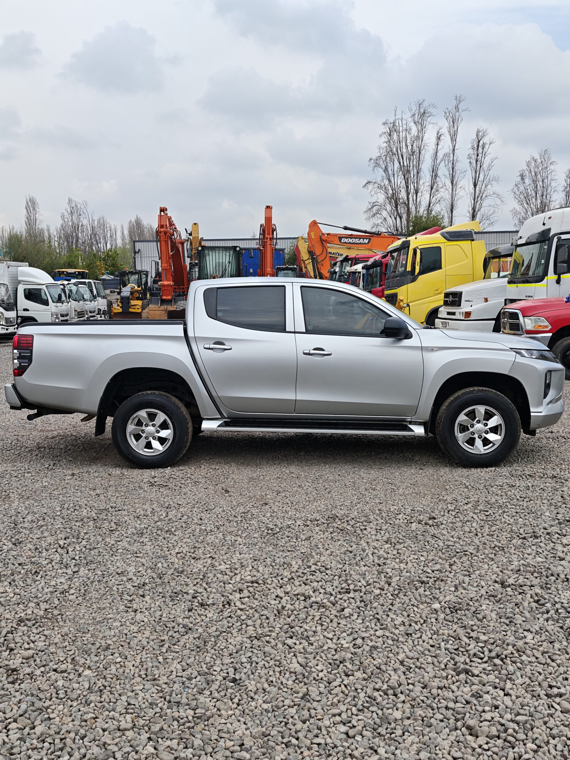 CAMIONETA MITSUBISHI L200 WORK CR - 2024 - Imagen 6
