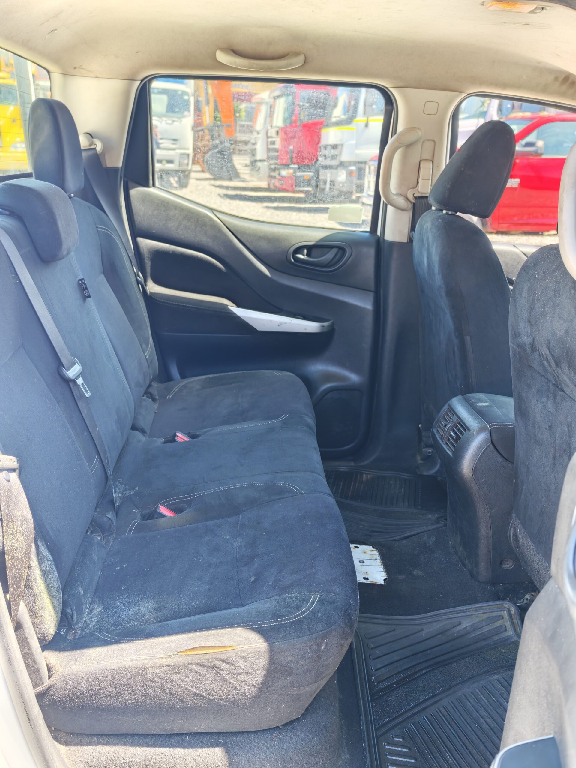 CAMIONETA NISSAN NP300 - 2019 - Imagen 15