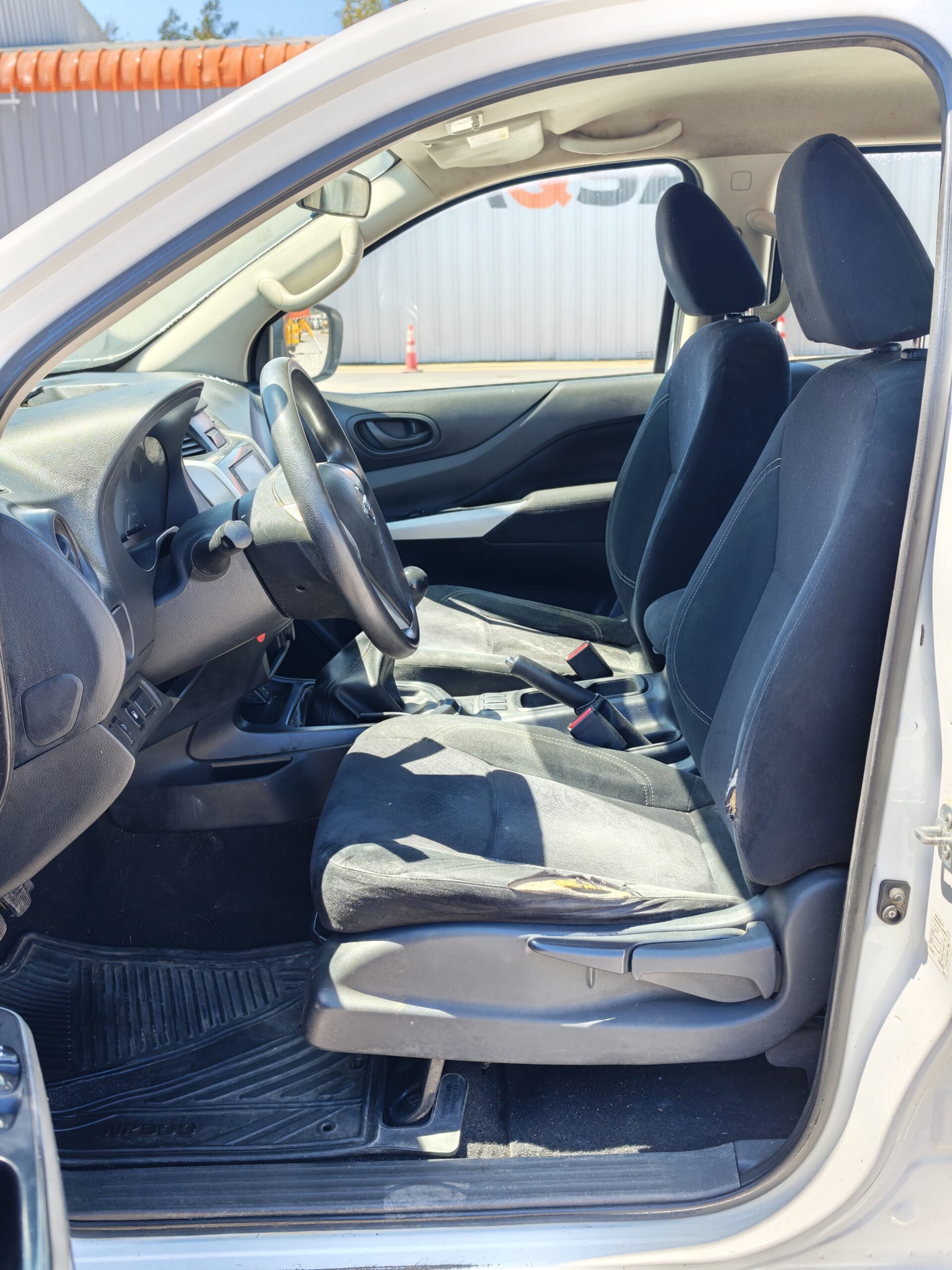 CAMIONETA NISSAN NP300 - 2019 - Imagen 9
