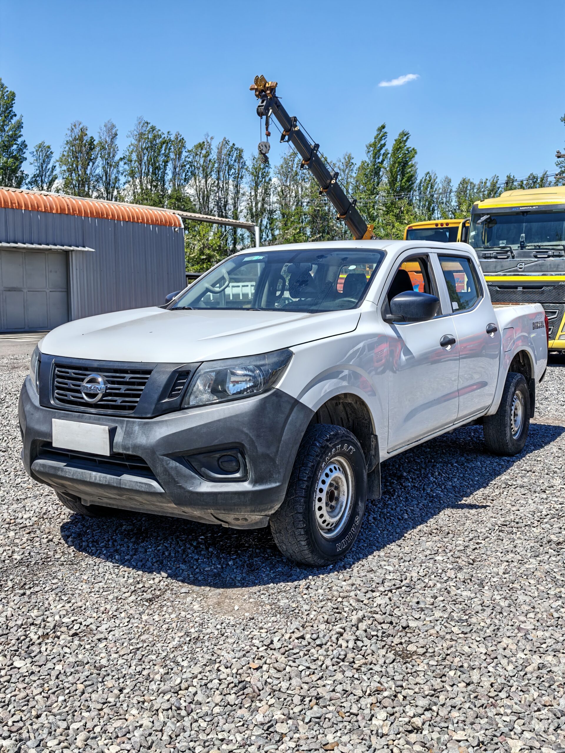 FOTO DE CAMIONETA NISSAN NP300 - 2019