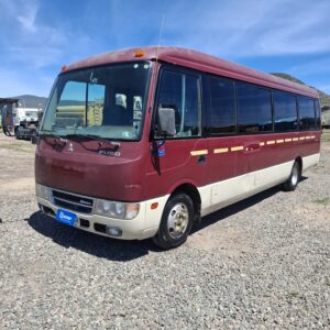 FOTO DE BUS MITSUBISHI FUSO ROSA - 2021